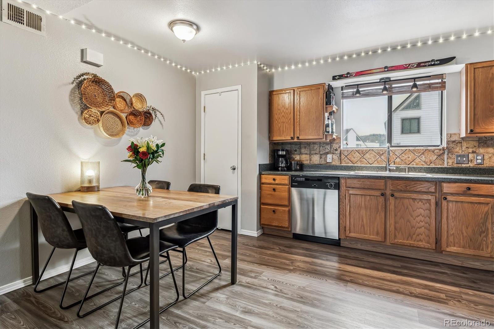 4206 S Eldridge Street Unit: 207