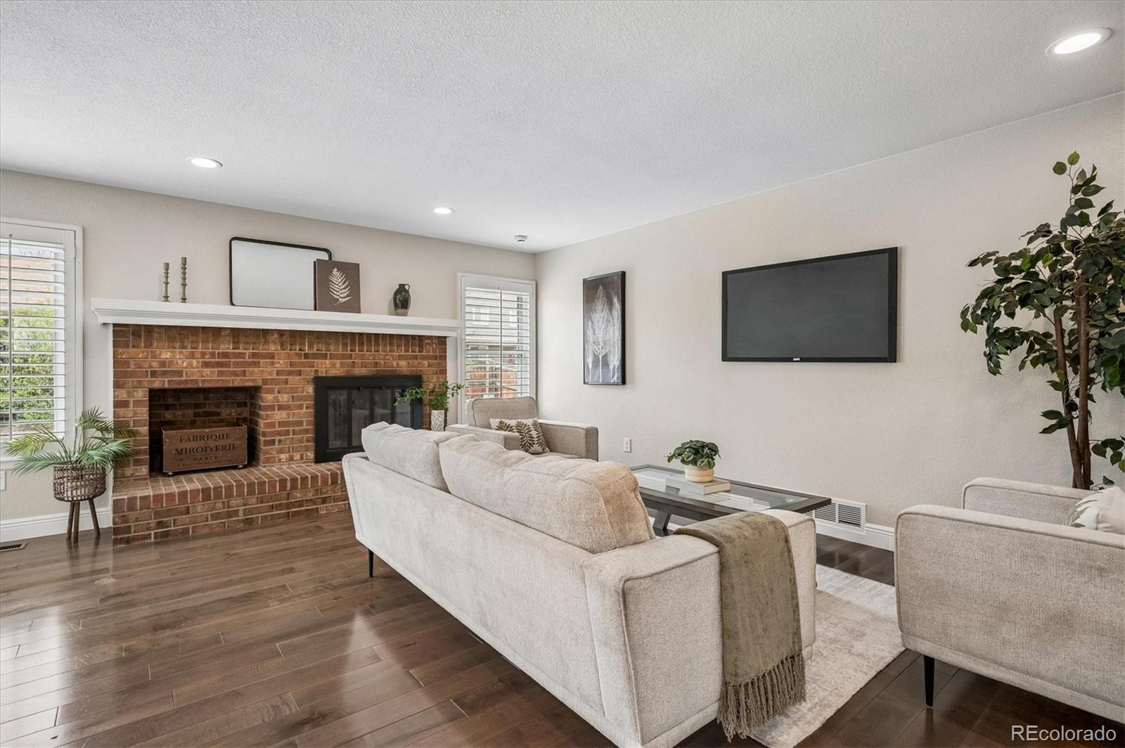 10138 W Roxbury Avenue