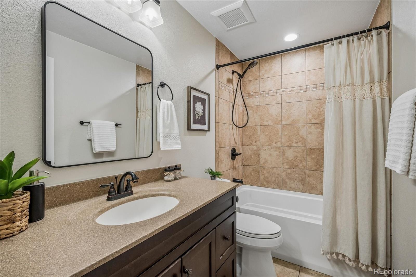 10138 W Roxbury Avenue