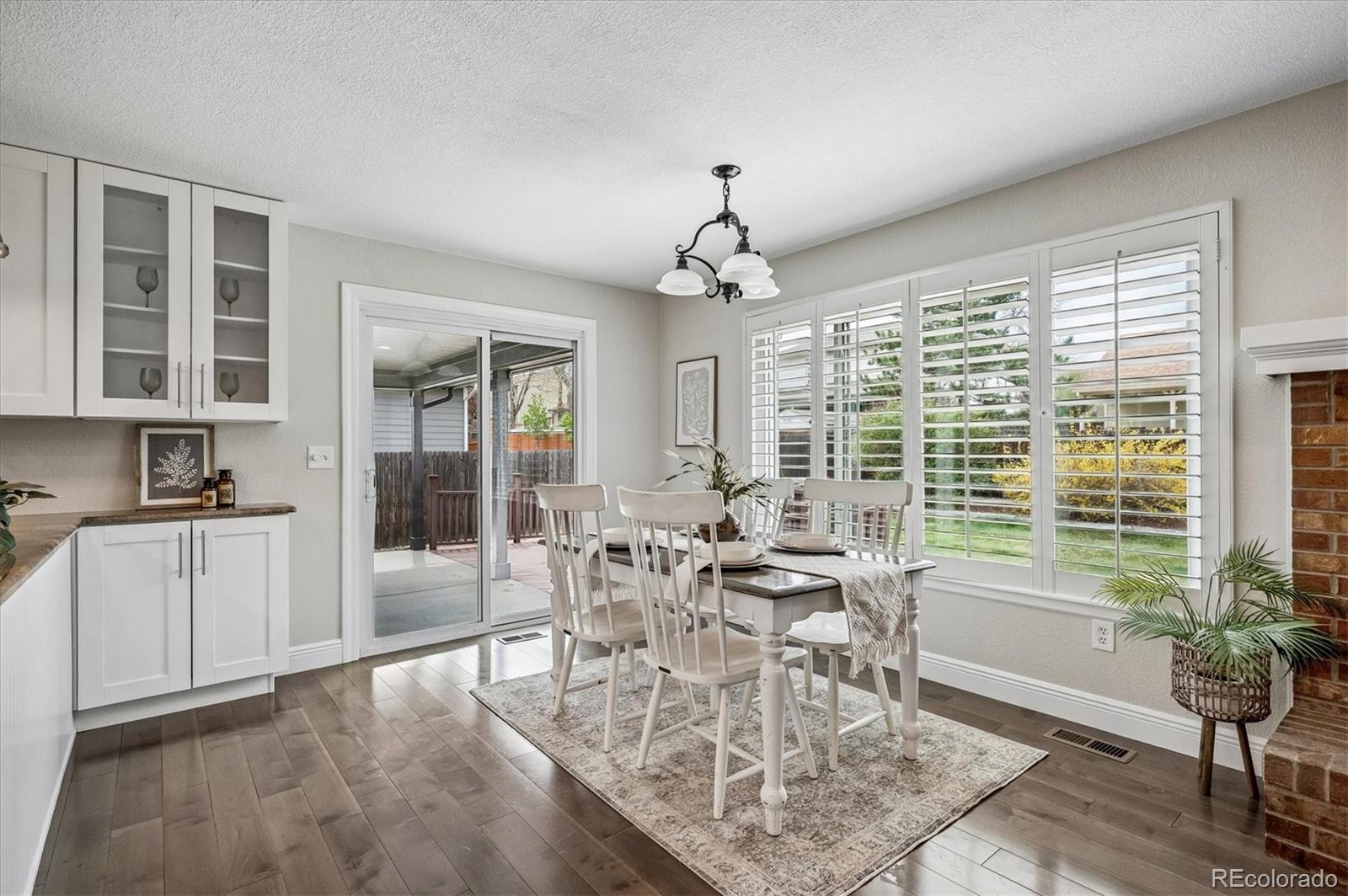 10138 W Roxbury Avenue