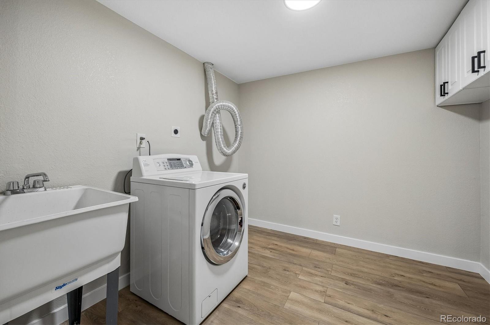 10138 W Roxbury Avenue