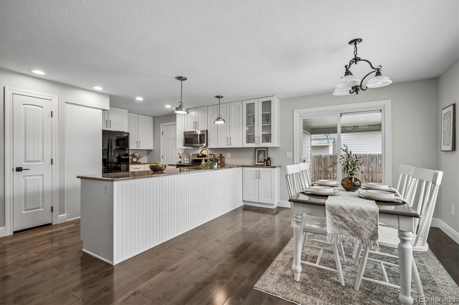 10138 W Roxbury Avenue