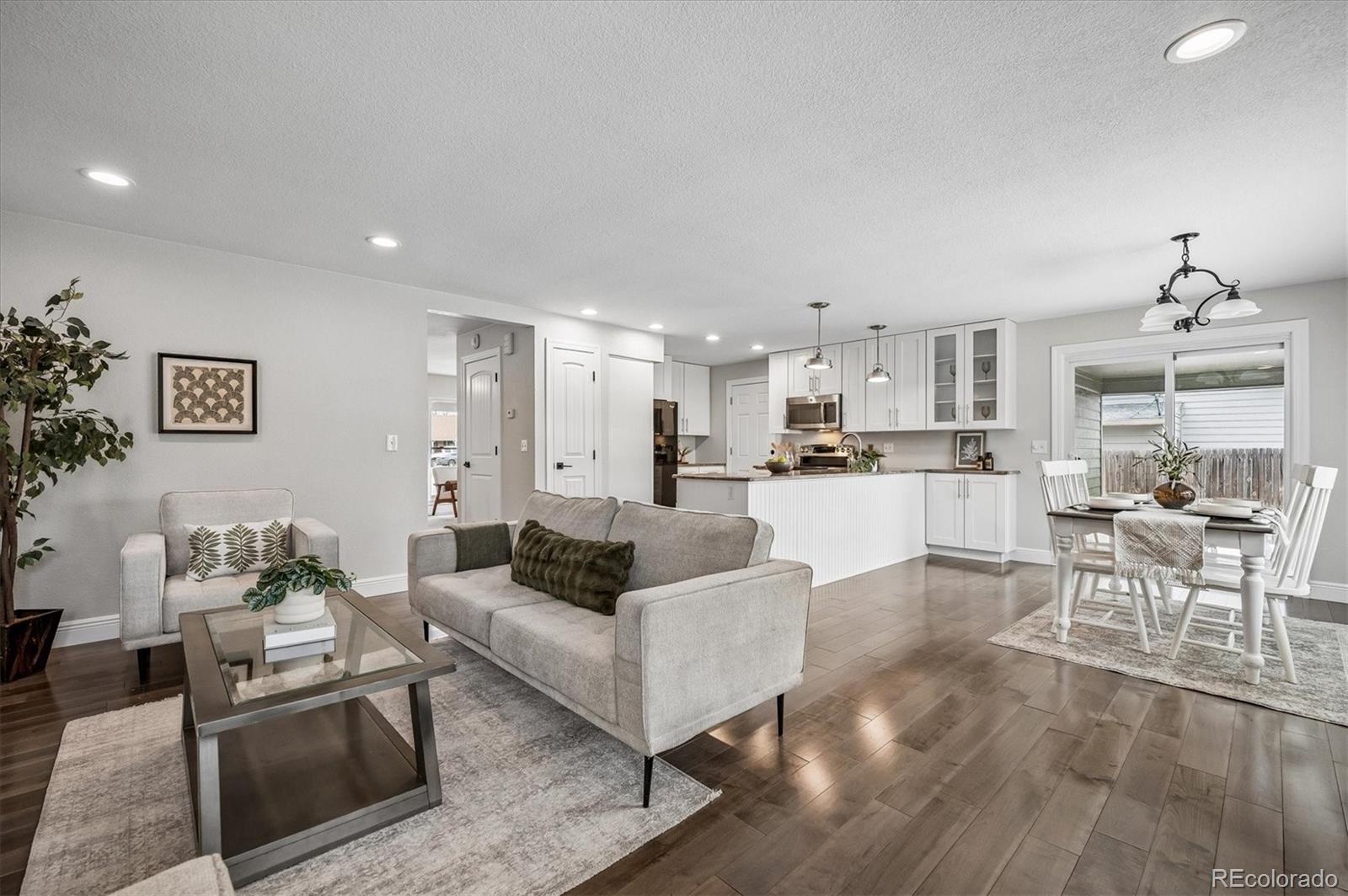 10138 W Roxbury Avenue