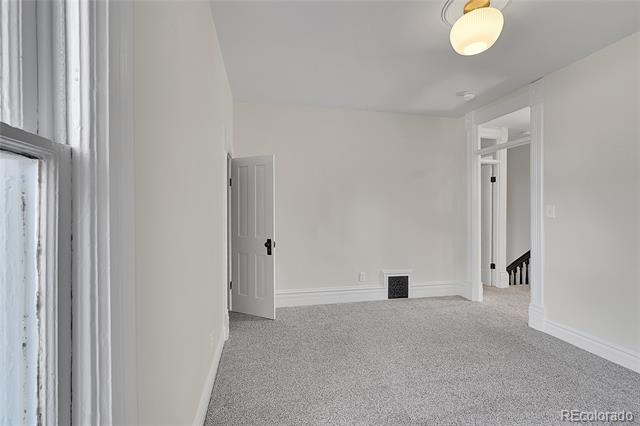 169 W Byers Place
