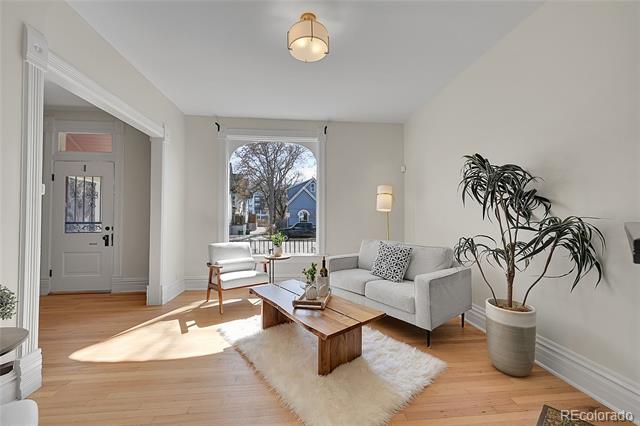 169 W Byers Place