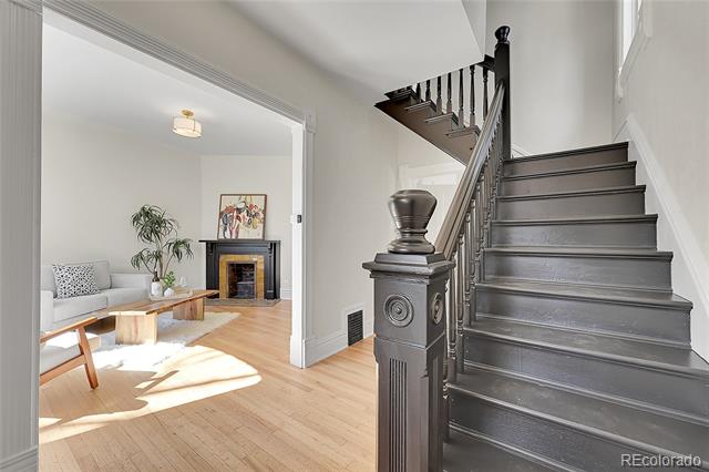 169 W Byers Place