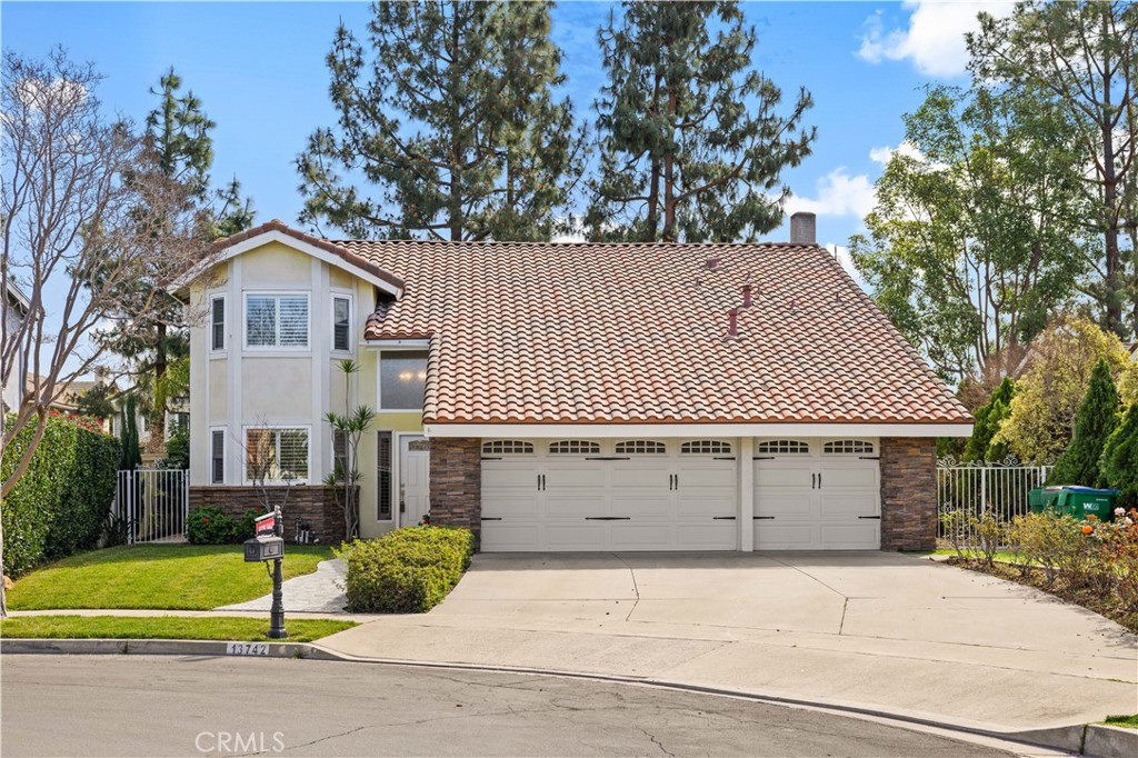 13742 Onkayha Circle