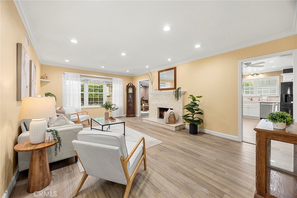 415 W Acacia
