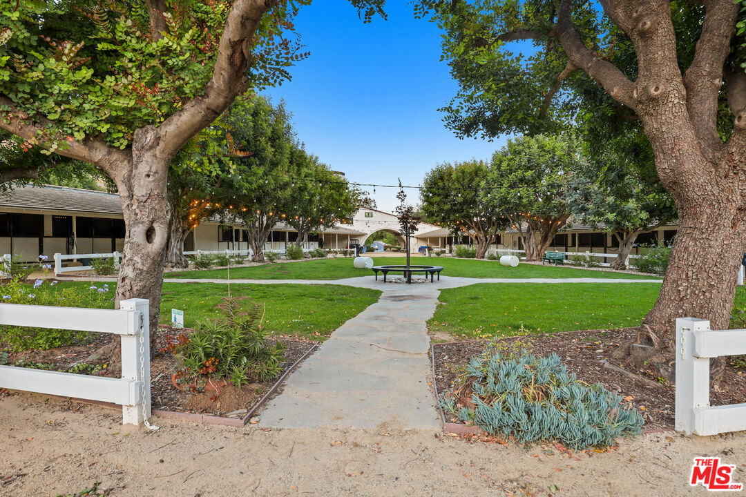 53 Saddlebow Rd