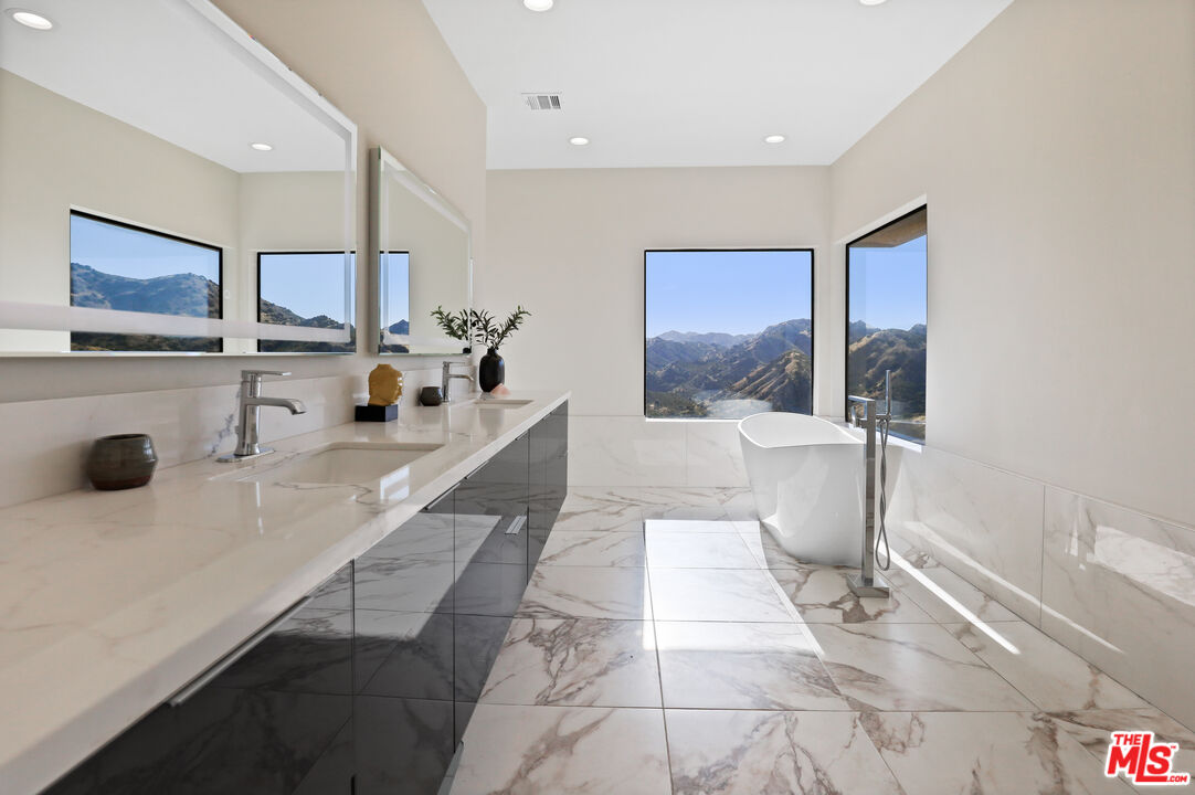 53 Saddlebow Rd