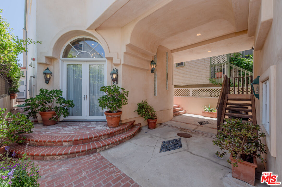 23620 Malibu Colony Rd
