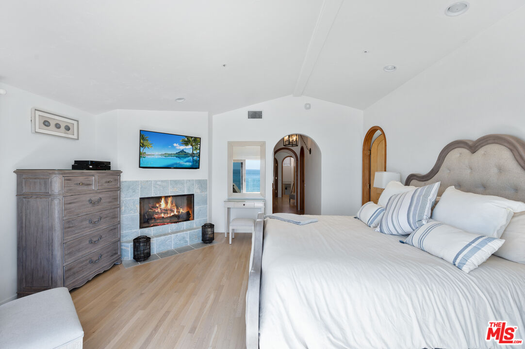 23620 Malibu Colony Rd