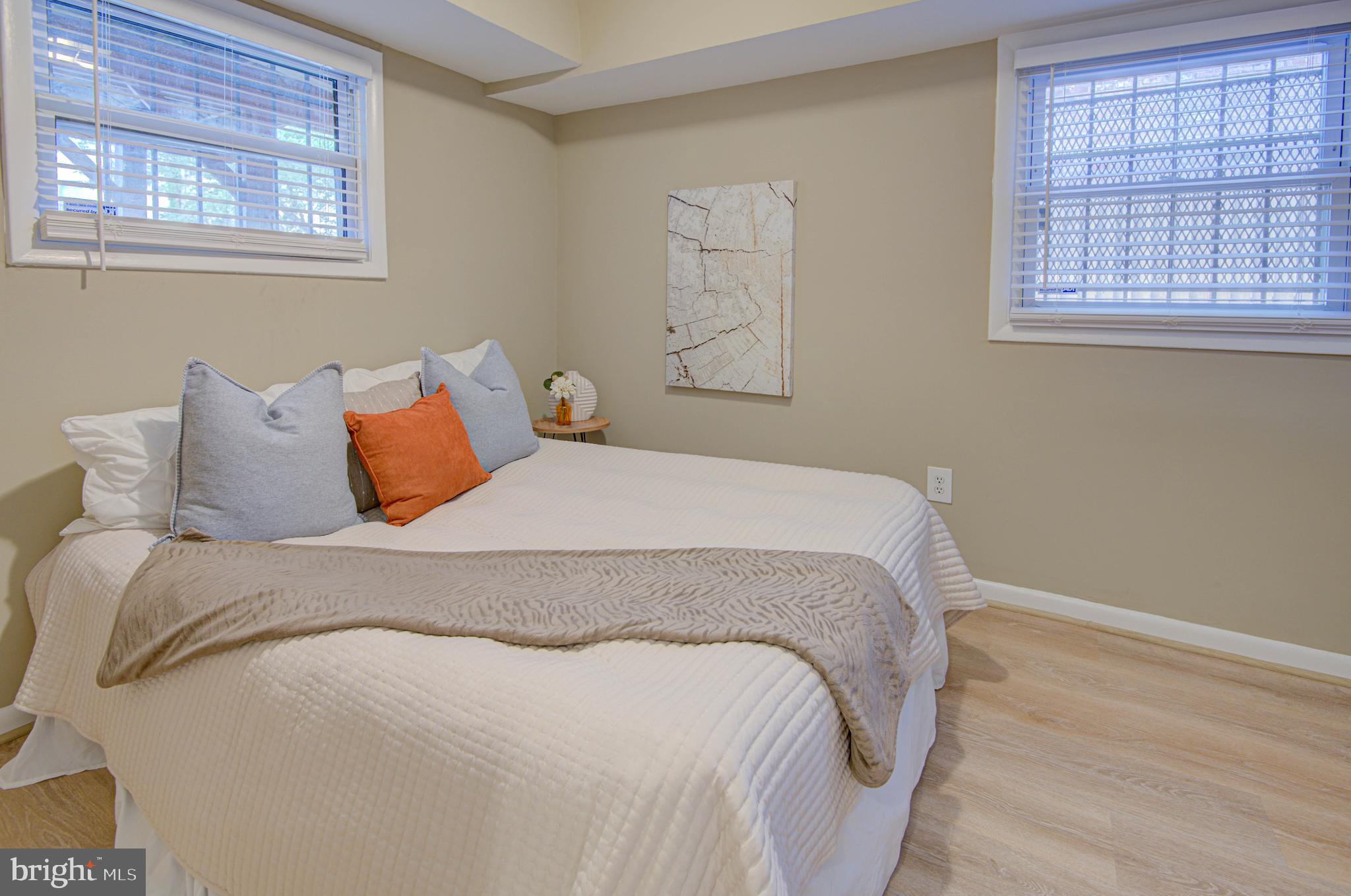 1344 VALLEY PLACE SE