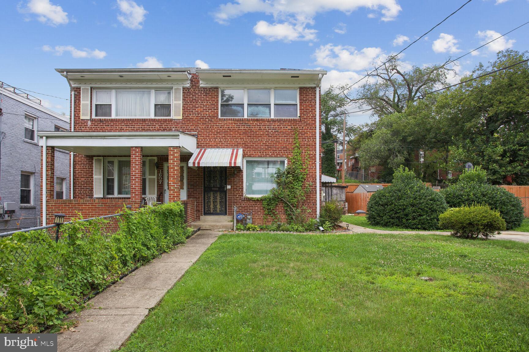 1605 FORT DUPONT STREET SE