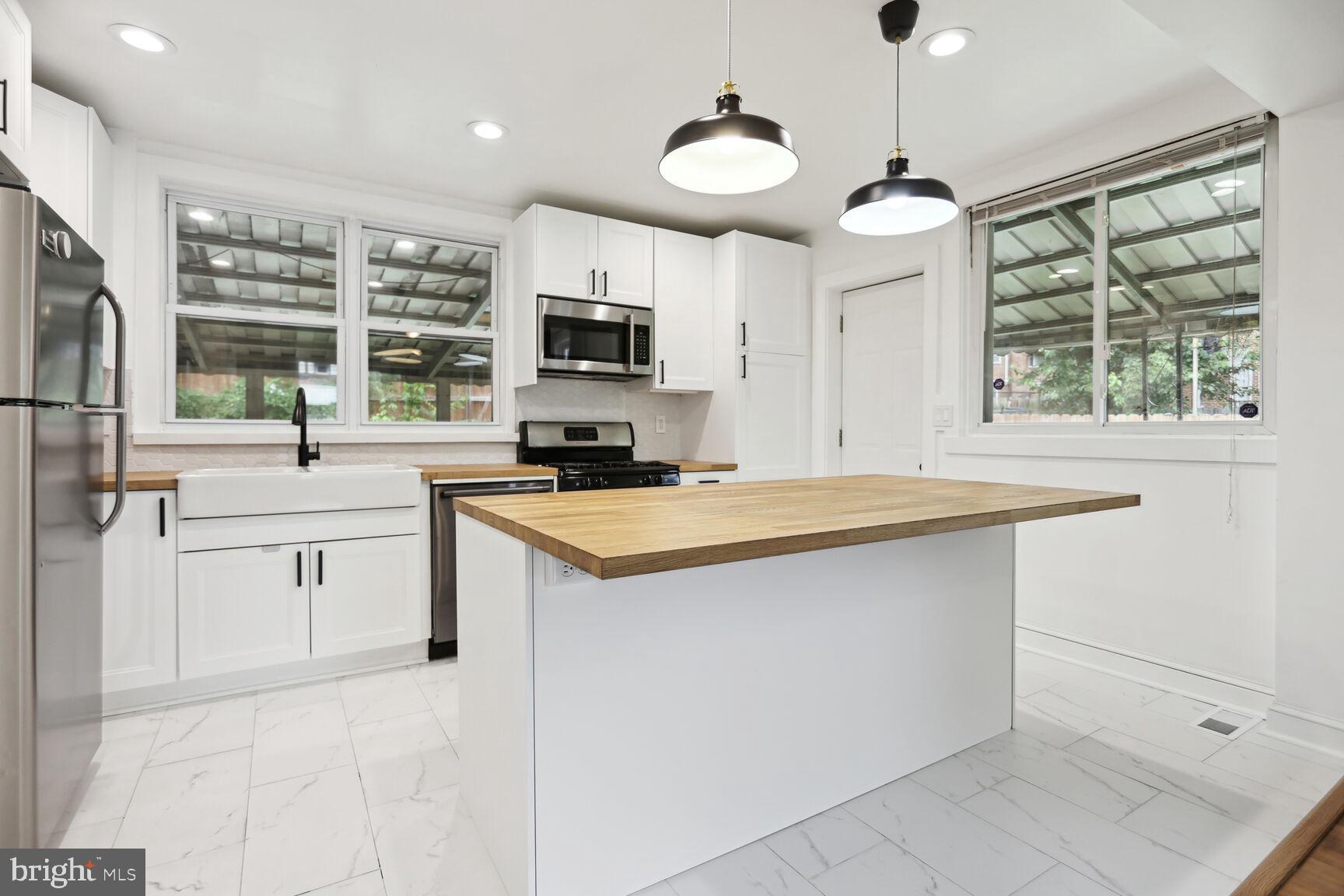 1605 FORT DUPONT STREET SE