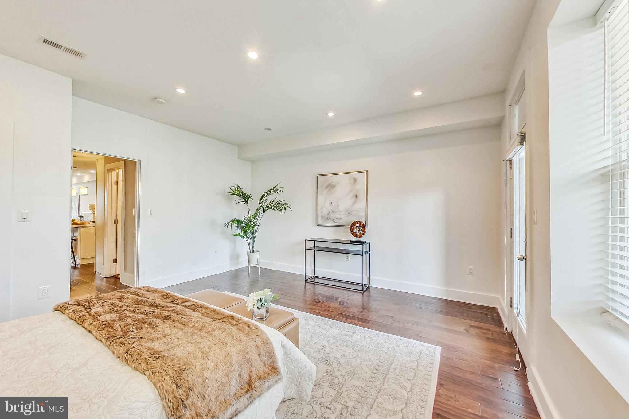 18 T STREET NE Unit: 2