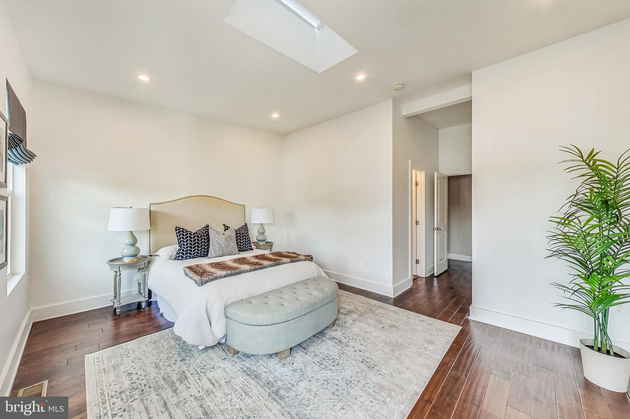 18 T STREET NE Unit: 2