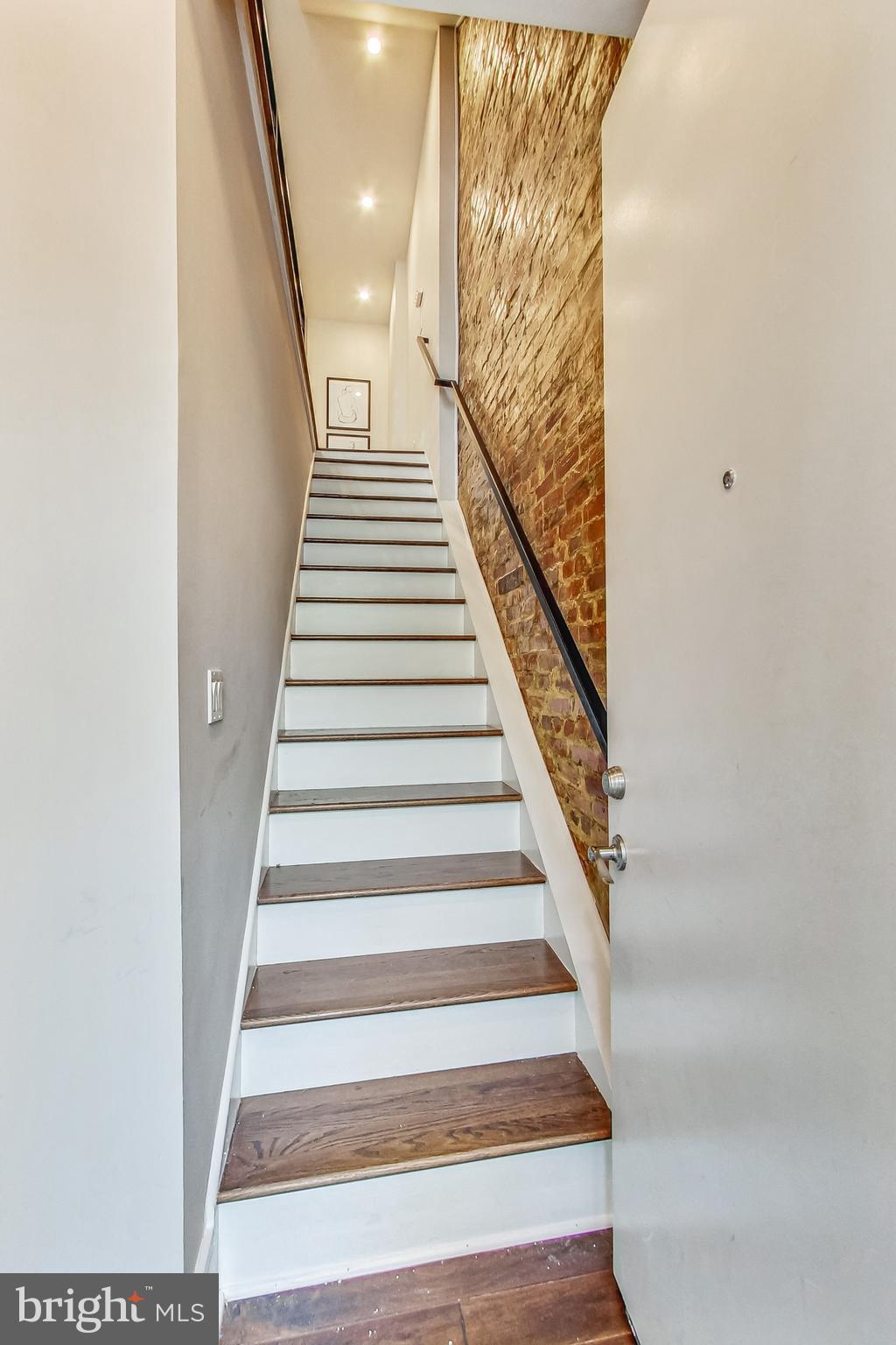 18 T STREET NE Unit: 2