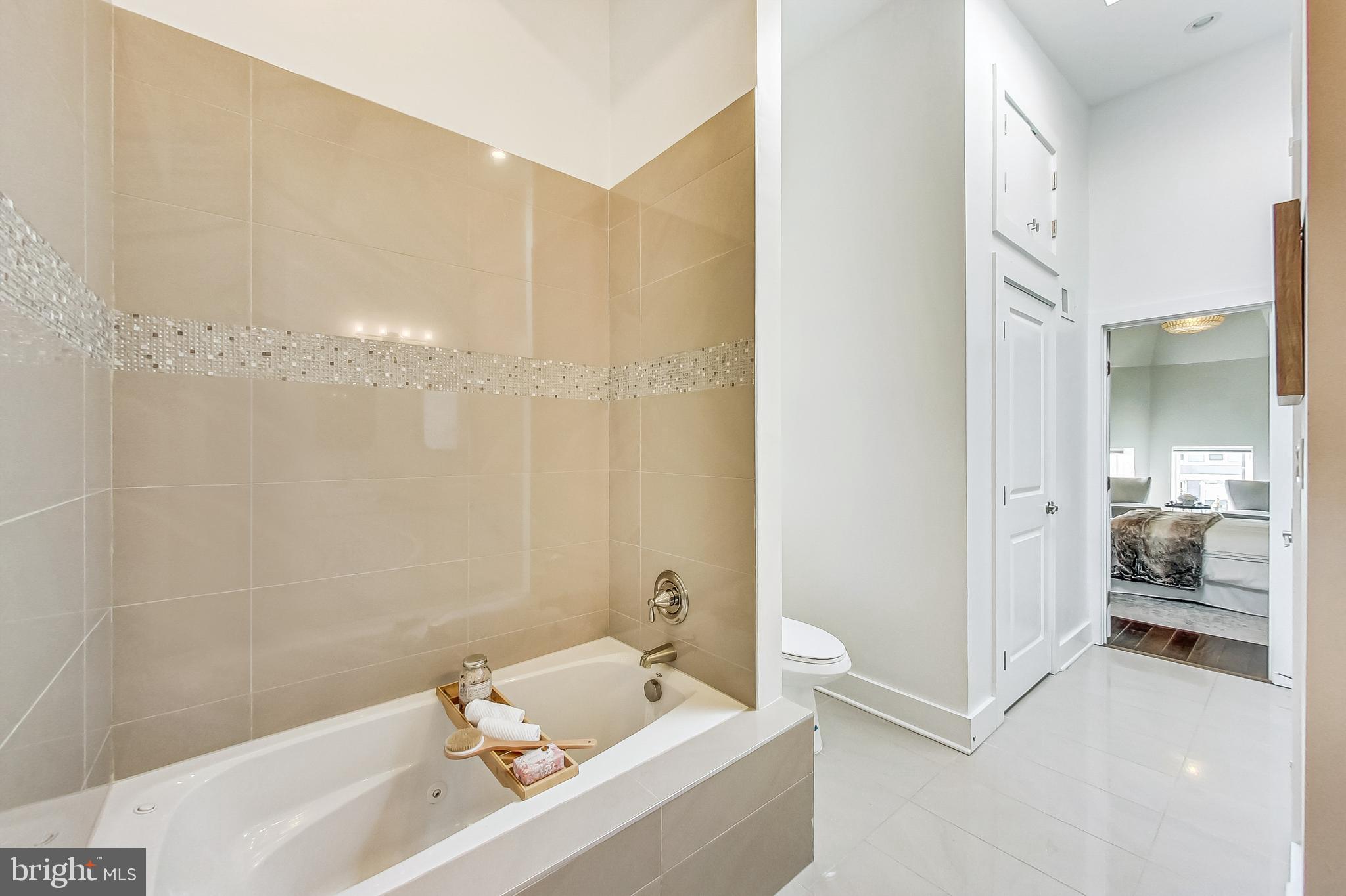 18 T STREET NE Unit: 2