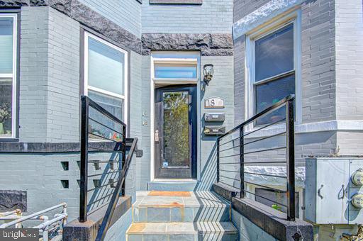 18 T STREET NE Unit: 2