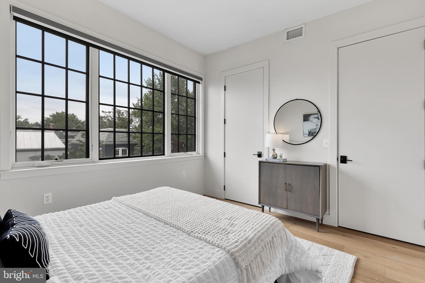 774 Girard STREET NW Unit: 4W