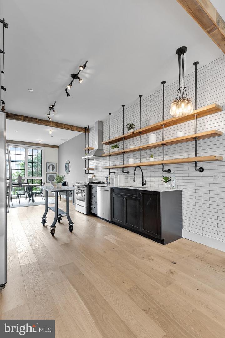 774 Girard STREET NW Unit: 4W