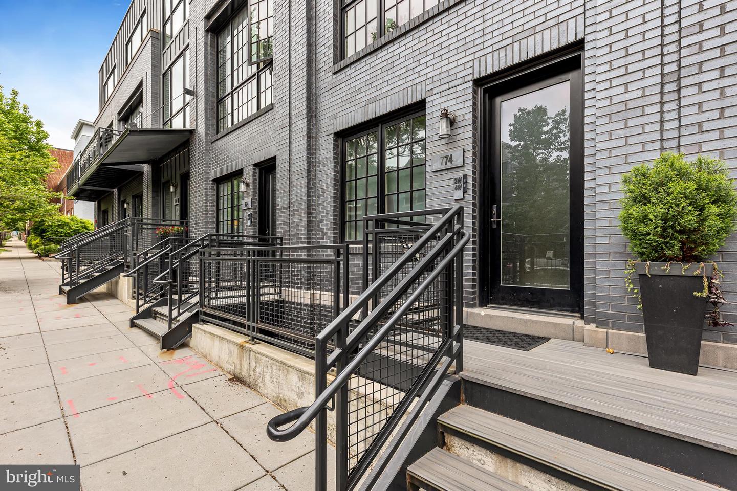 774 Girard STREET NW Unit: 4W
