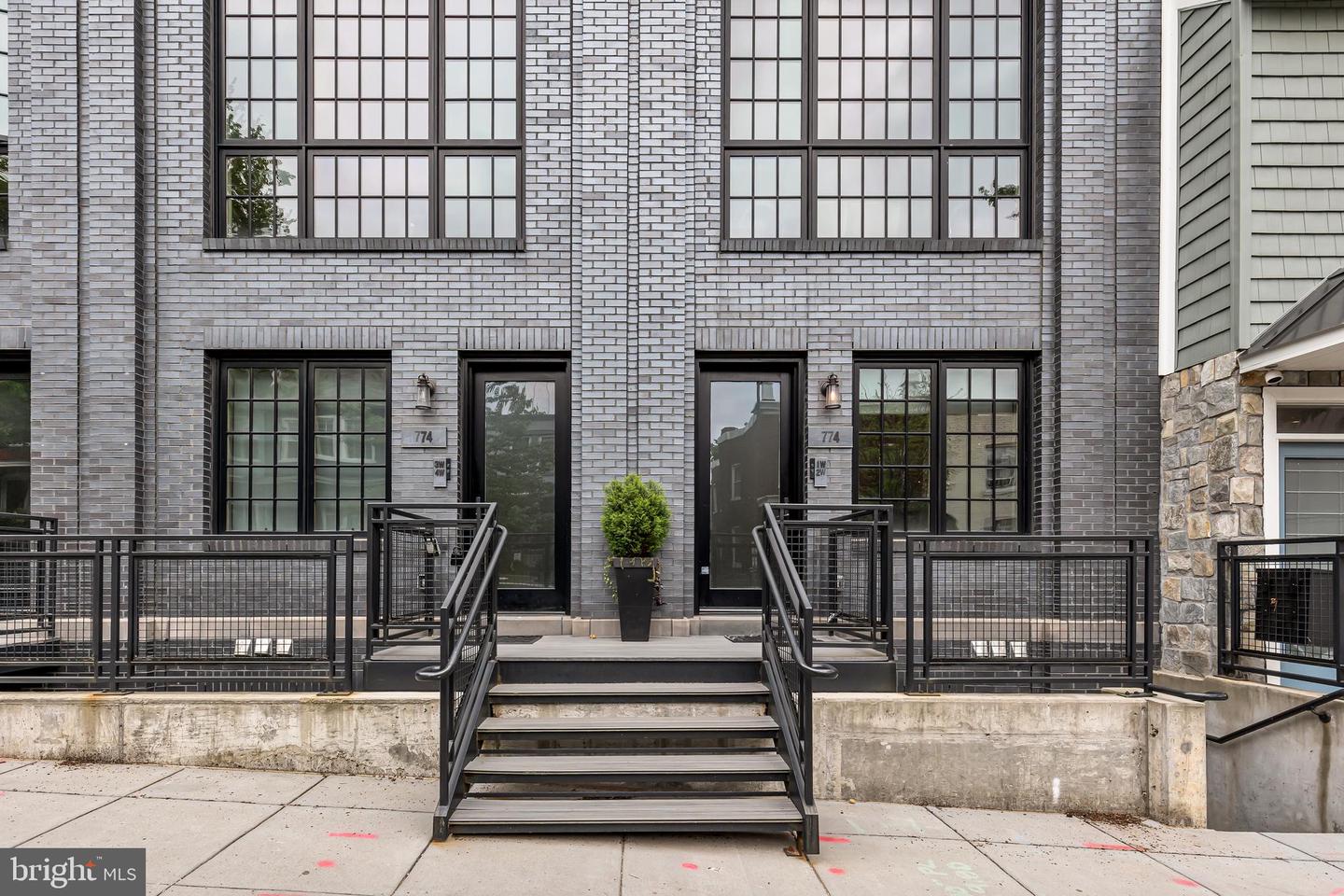 774 Girard STREET NW Unit: 4W