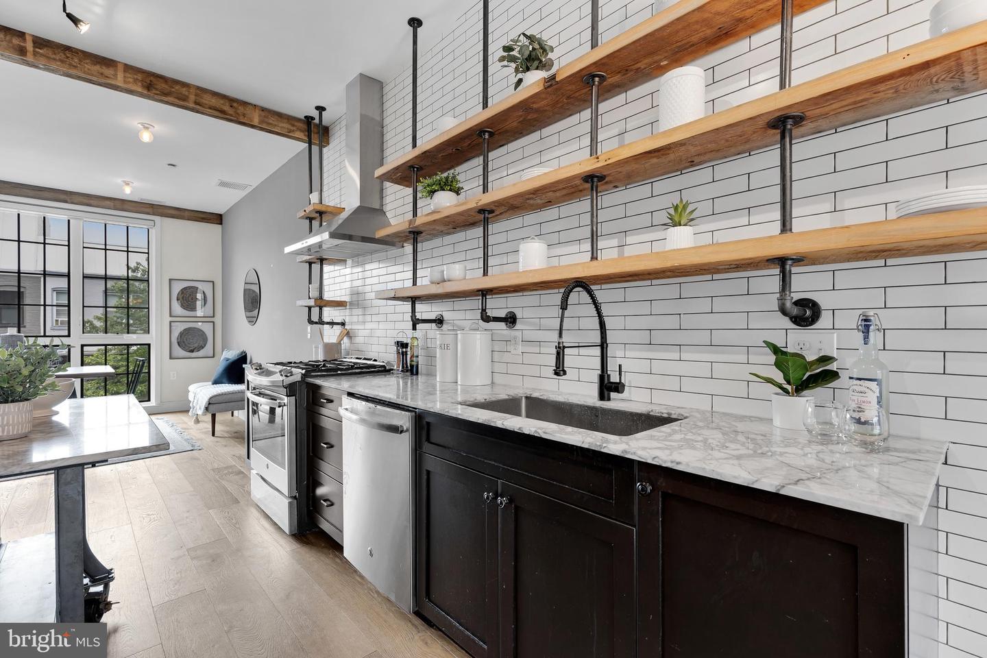 774 Girard STREET NW Unit: 4W
