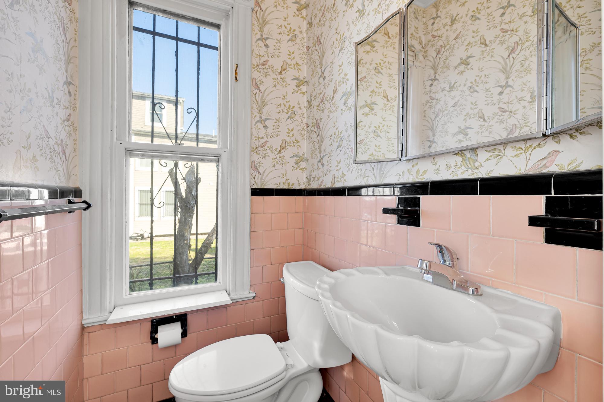 701 Lawrence Street NE