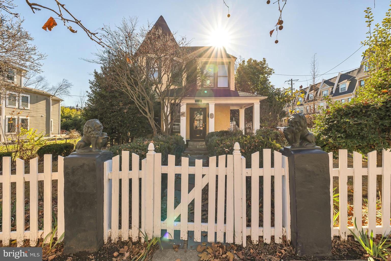 701 Lawrence Street NE