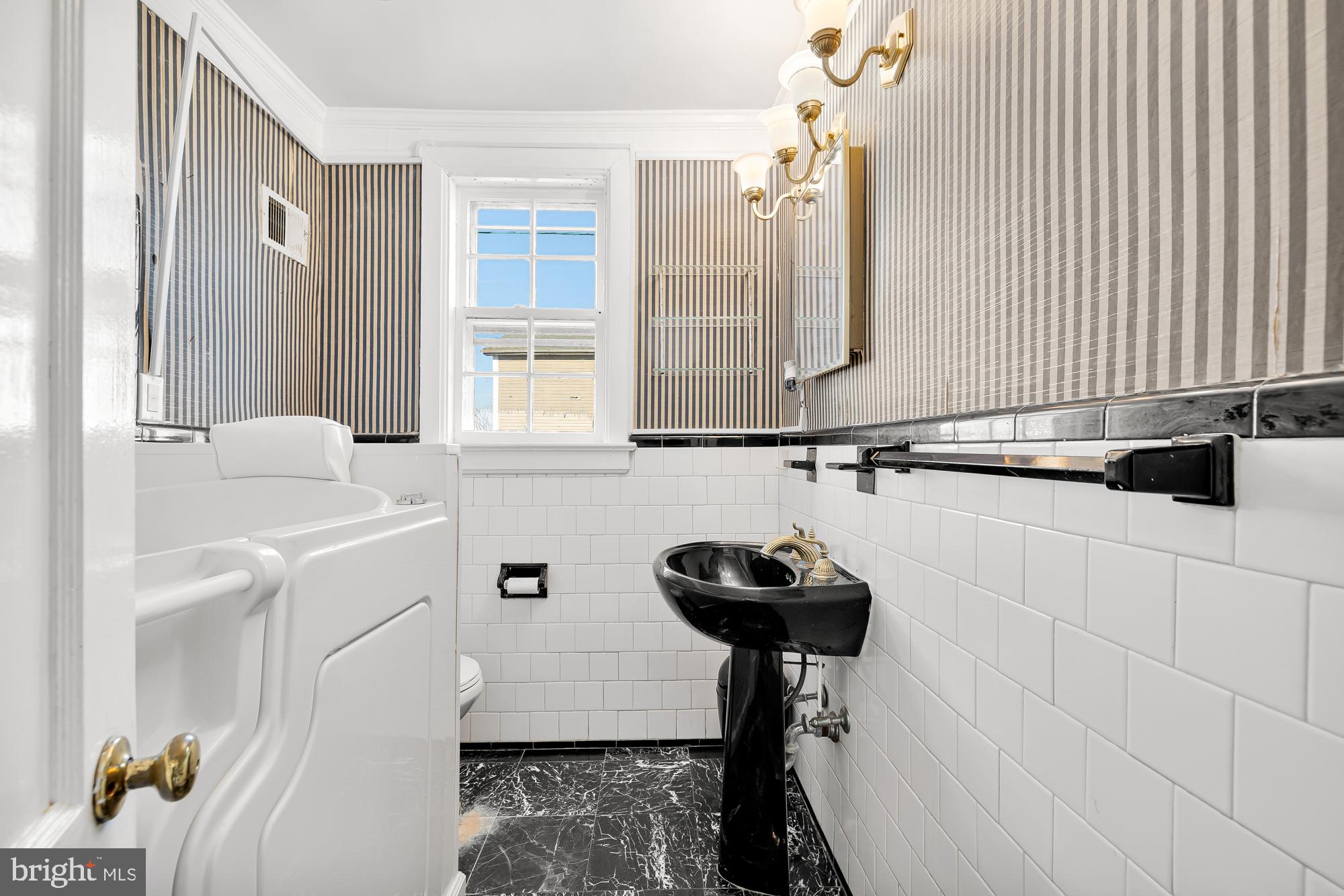 701 Lawrence Street NE