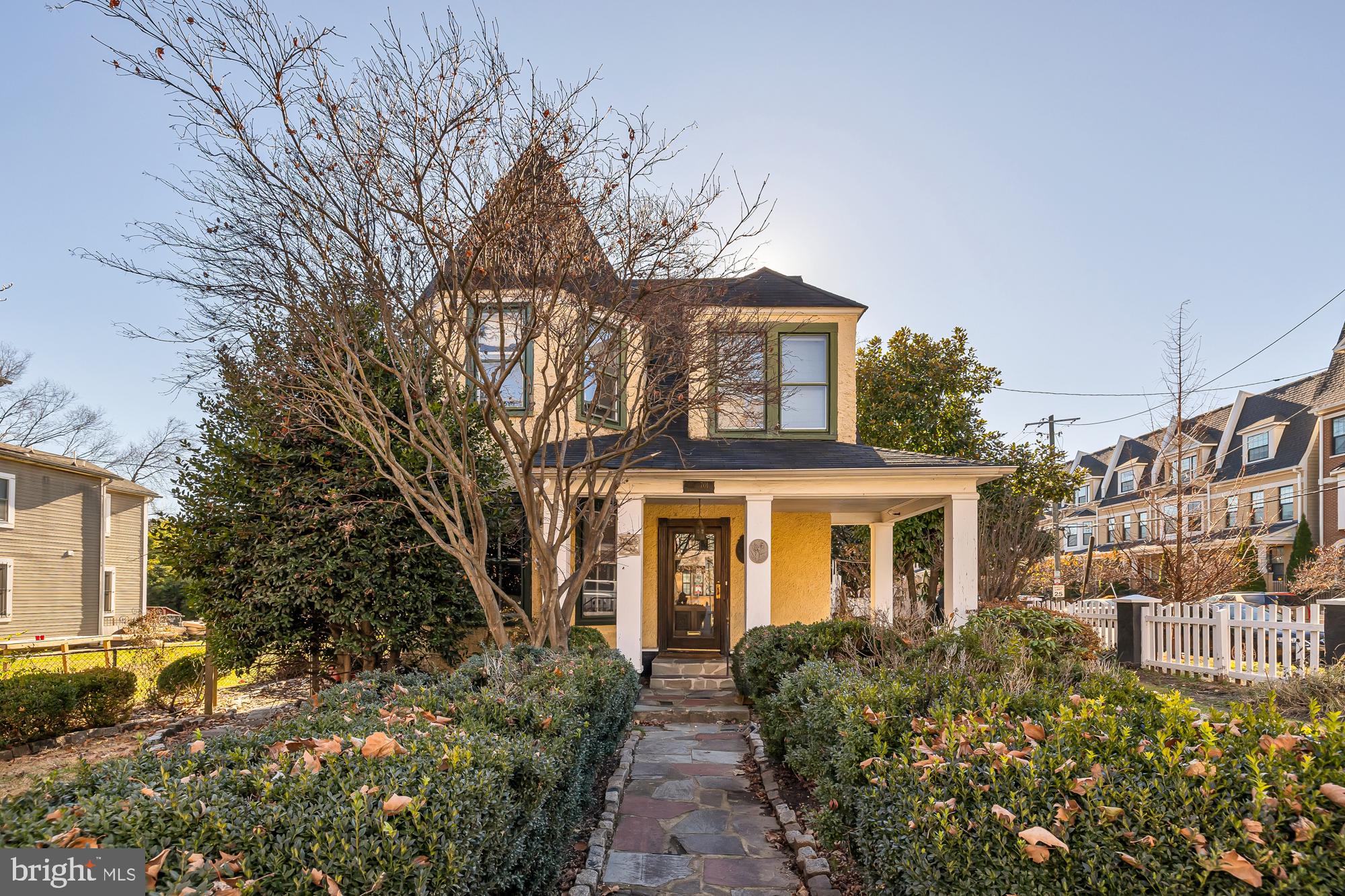 701 Lawrence Street NE