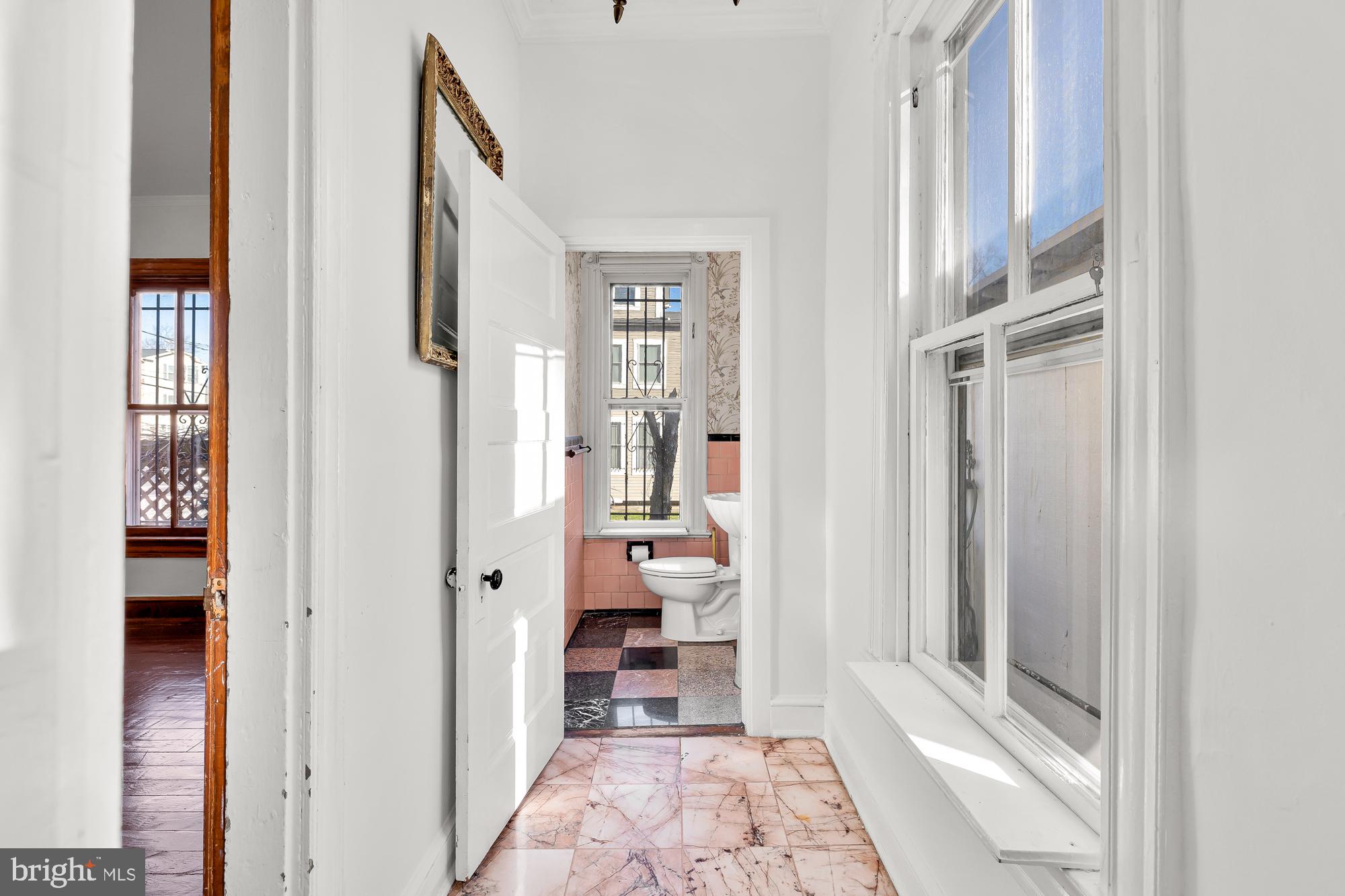 701 Lawrence Street NE