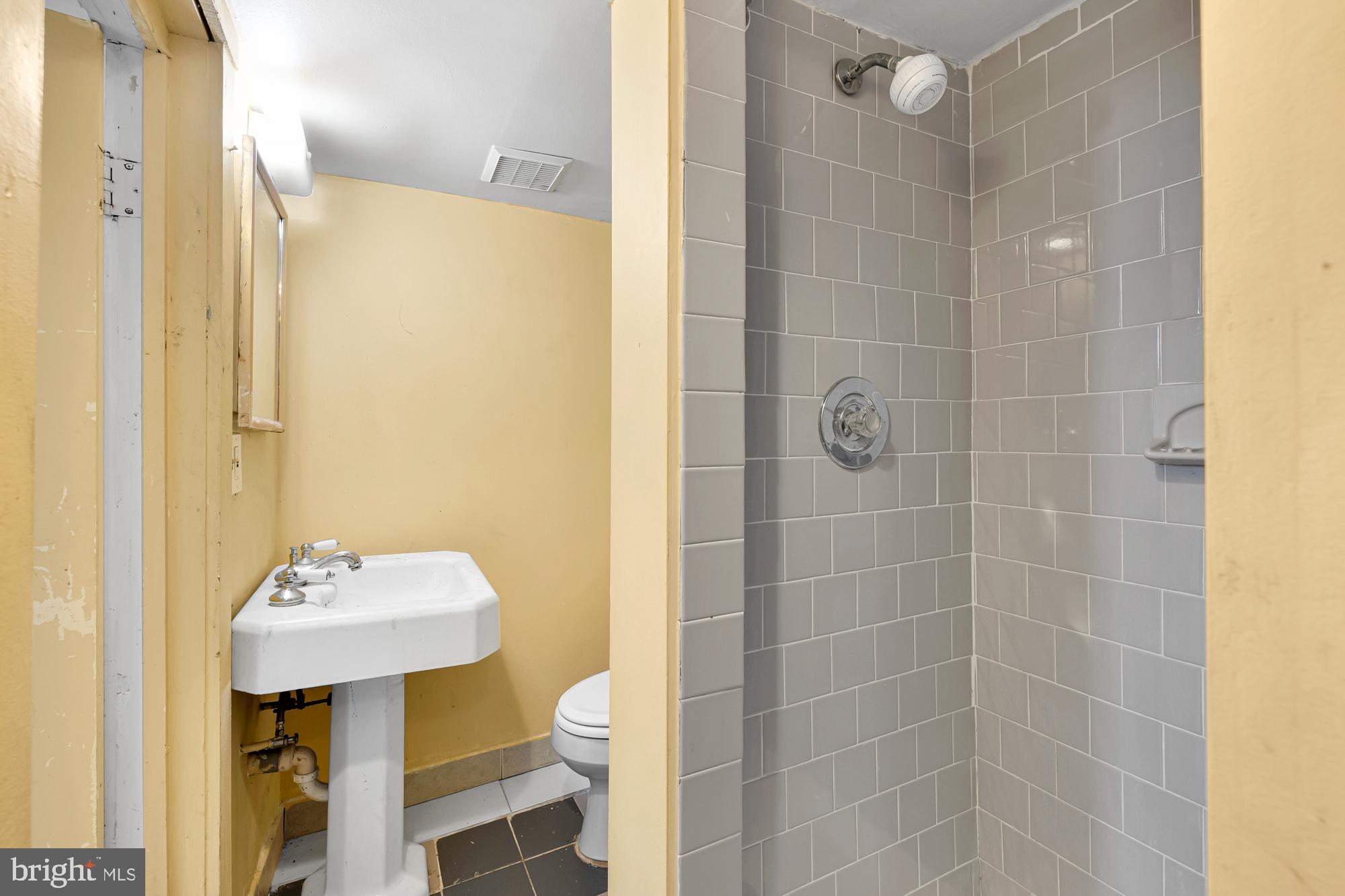 701 Lawrence Street NE