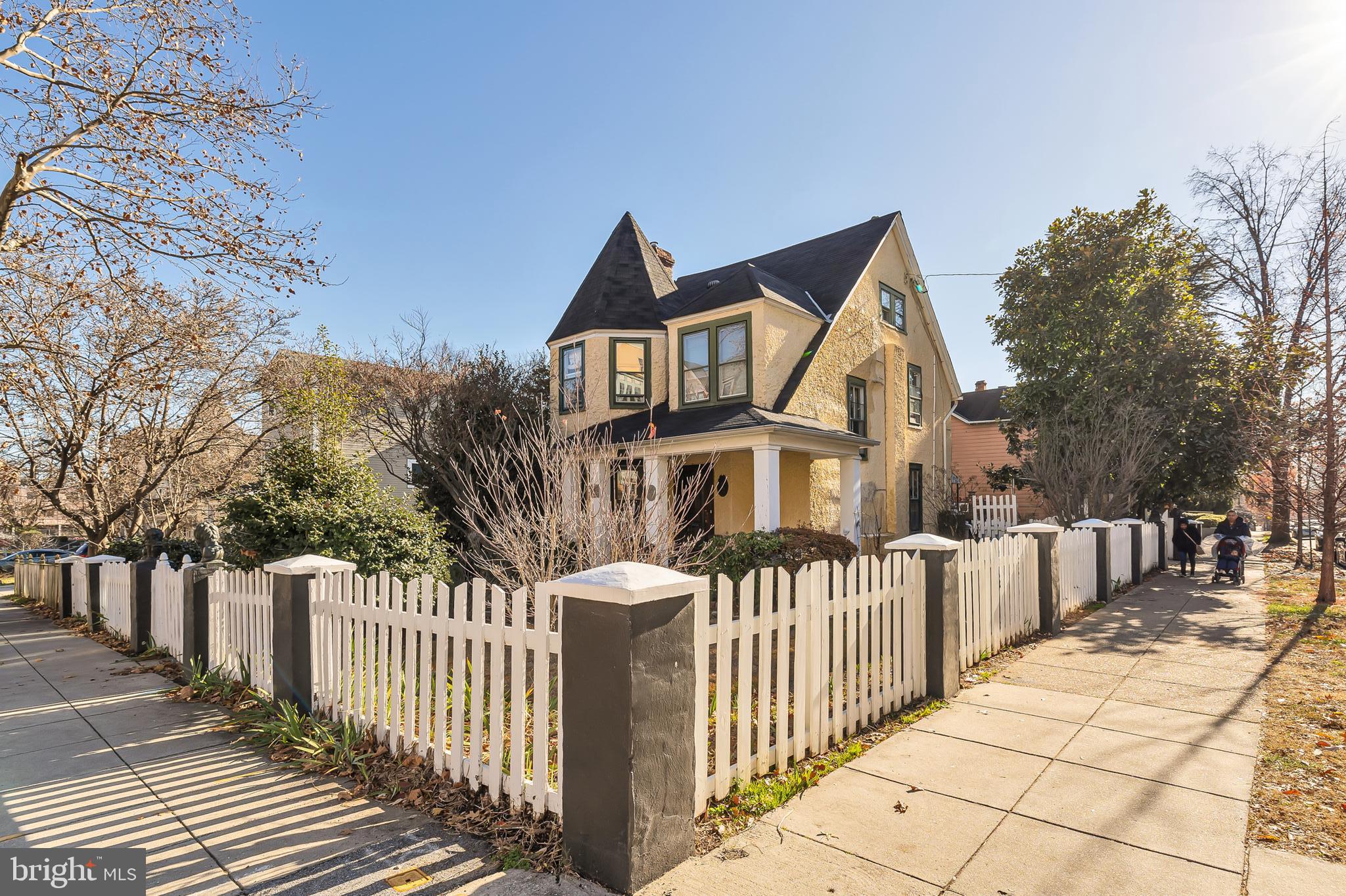 701 Lawrence Street NE