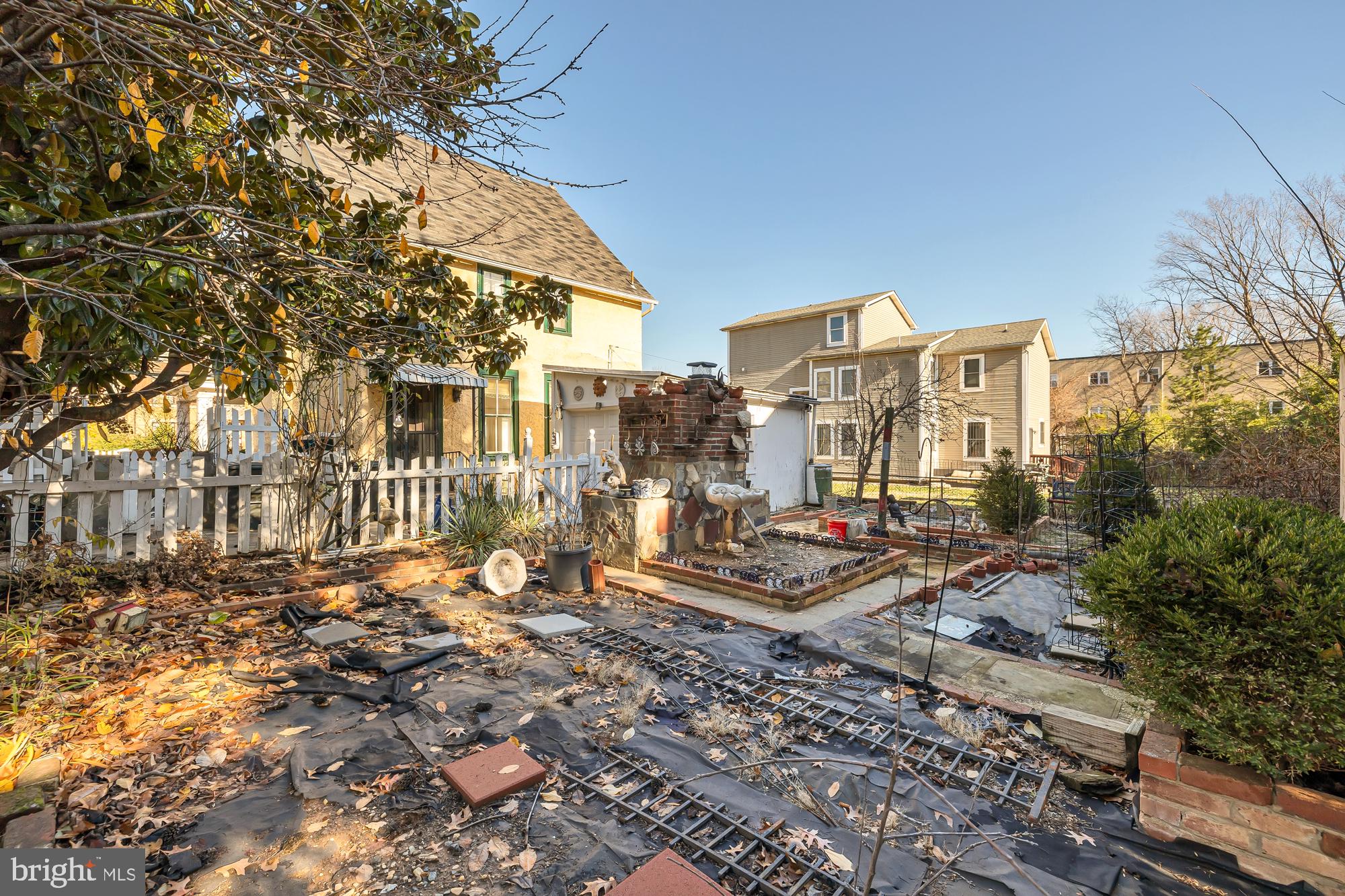 701 Lawrence Street NE