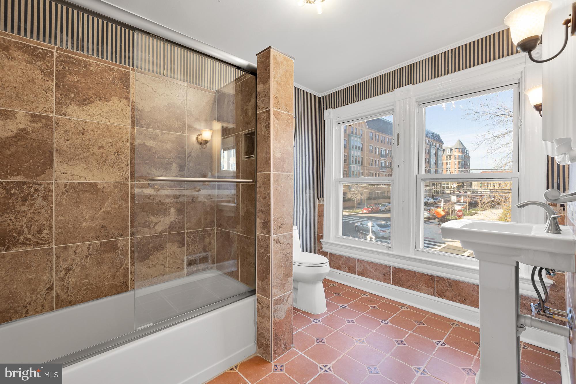 701 Lawrence Street NE