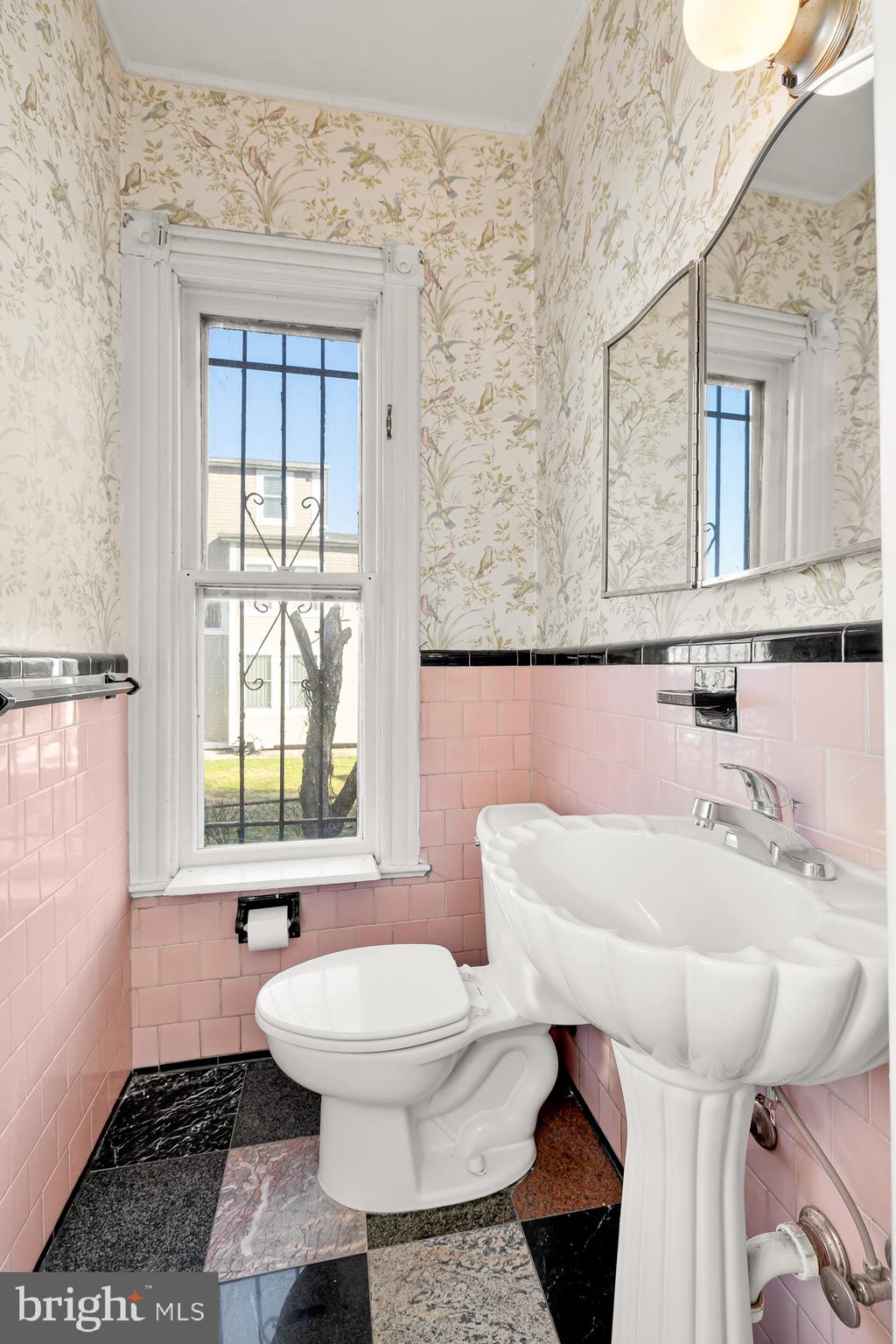 701 Lawrence Street NE