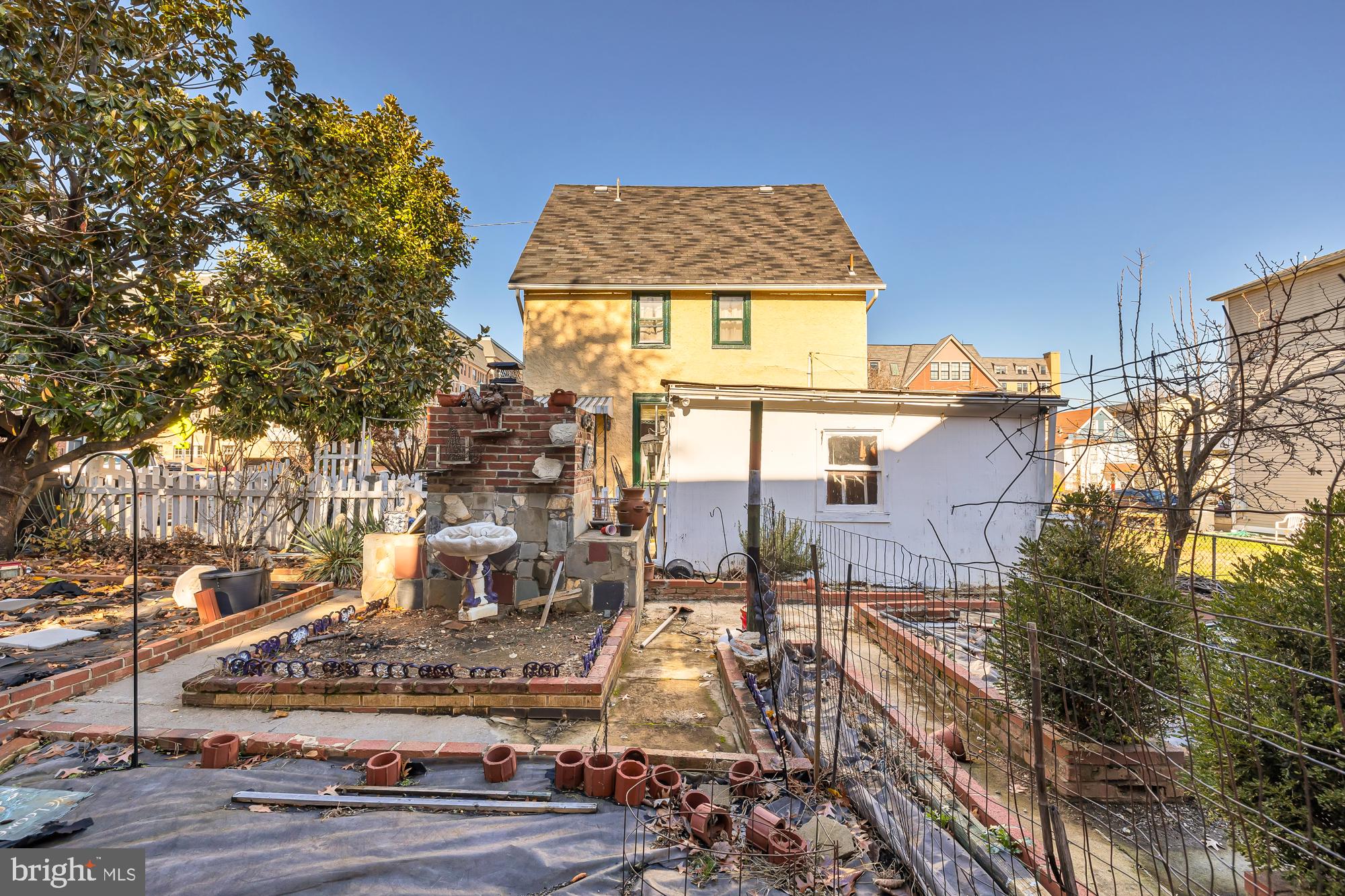 701 Lawrence Street NE