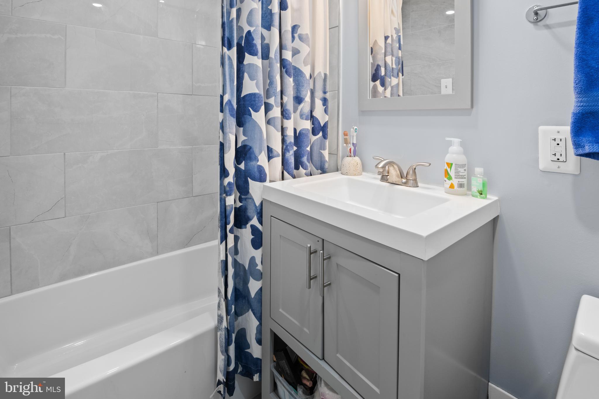 1711 Massachusetts Ave NW #213