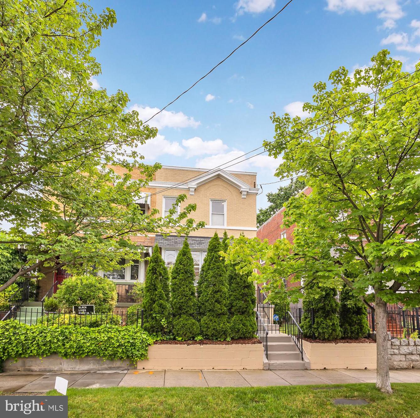 827 Tuckerman St NW