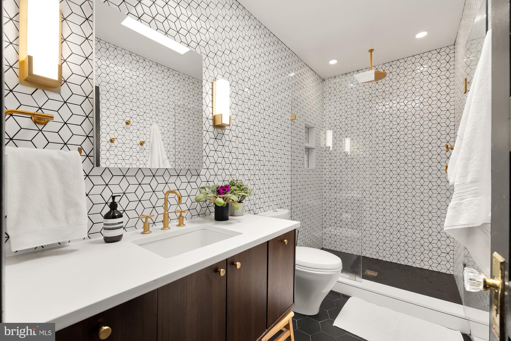 414 Crittenden St NW