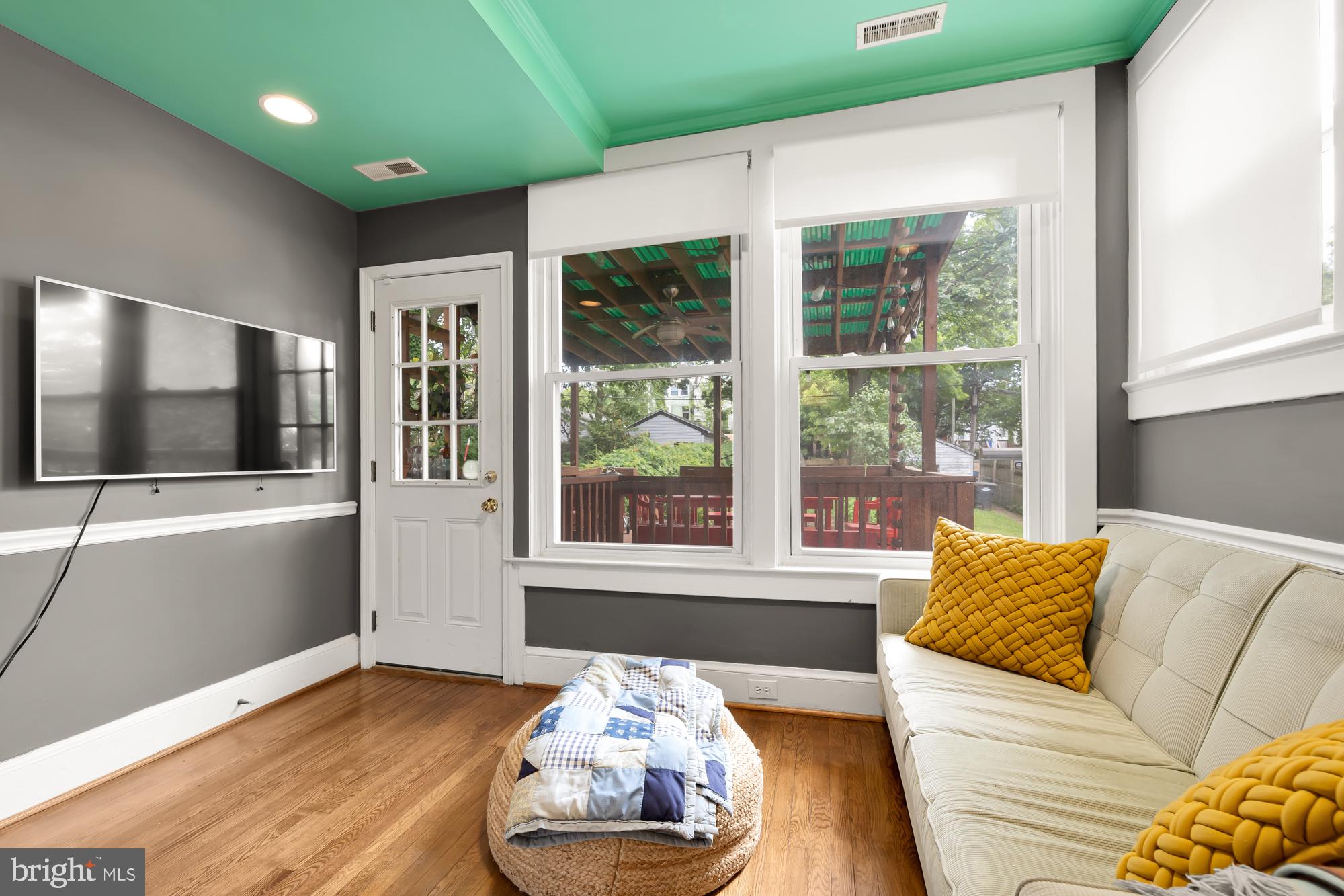 414 Crittenden St NW