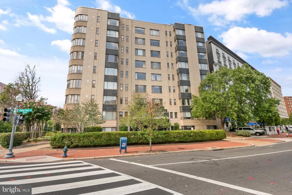 1 Scott Cir NW #409