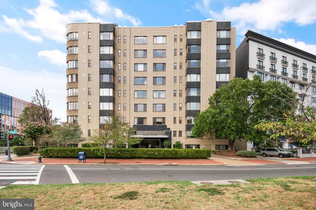 1 Scott Cir NW #409