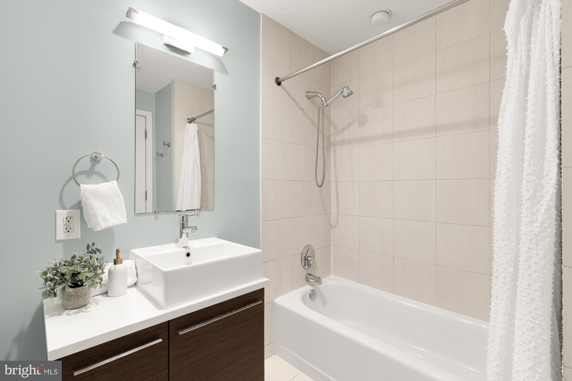 1939 12TH ST NW #302