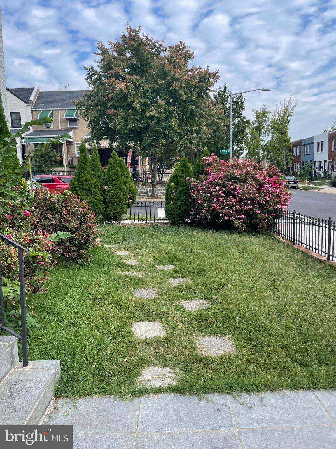 1424 HOLBROOK ST NE #102