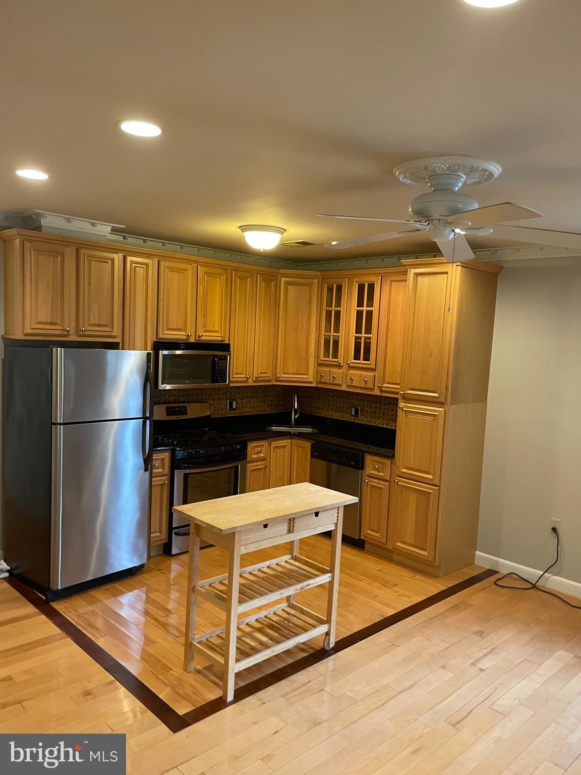 1424 HOLBROOK ST NE #102