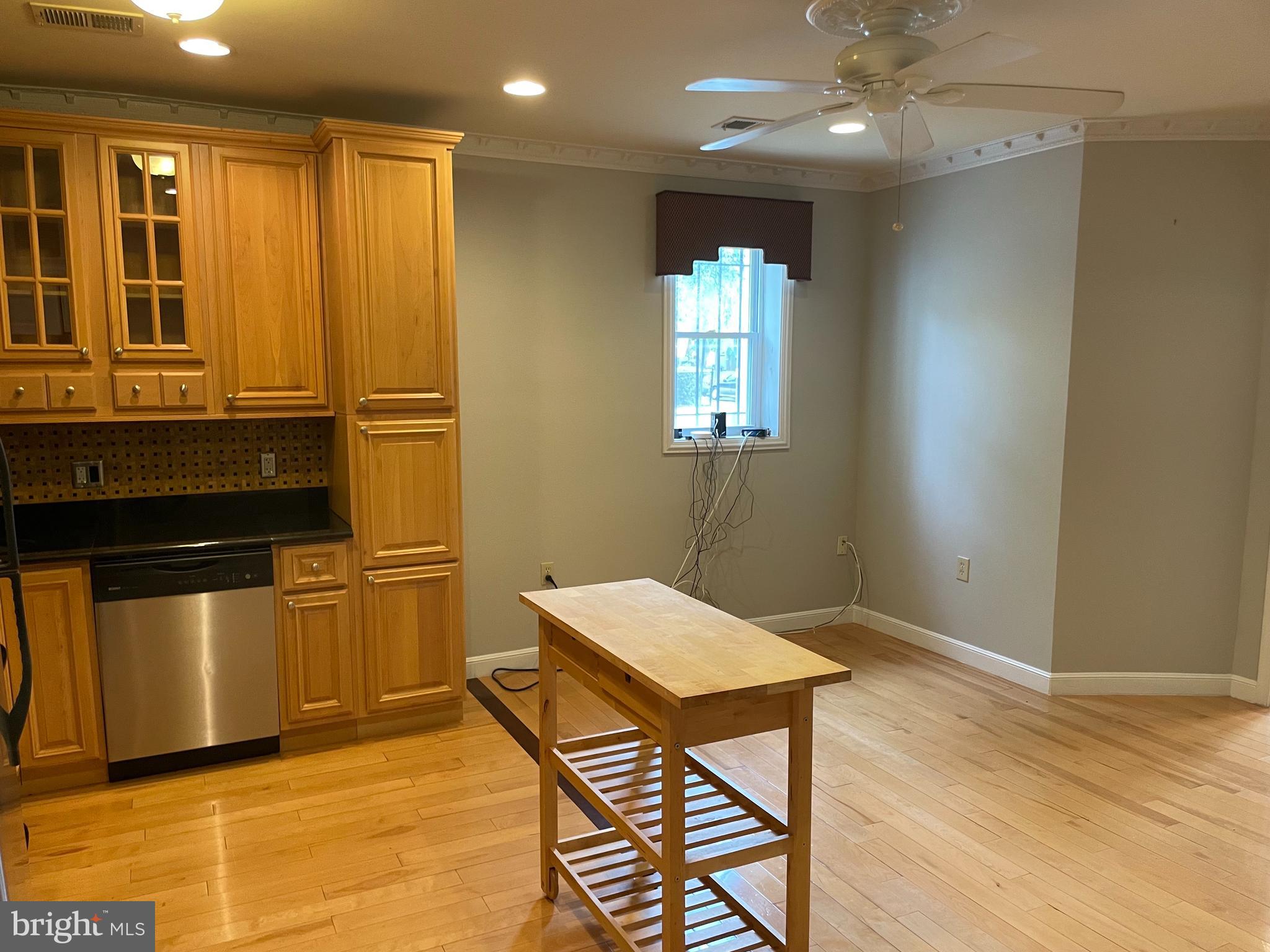 1424 HOLBROOK ST NE #102